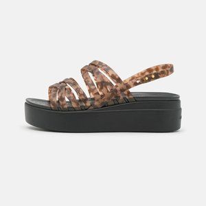 Low Wedge Strappy Rubber Sandals – Croc Brooklyn Tortoise Brown
